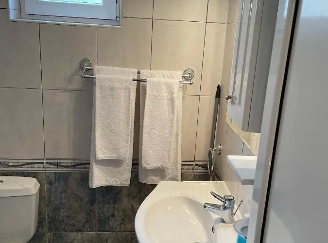 Private Adi Νεσέμπαρ